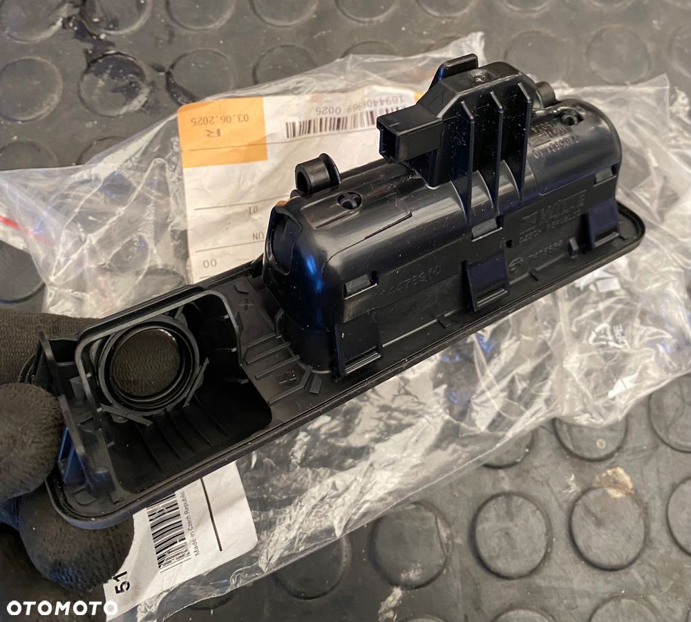 BMW 3 G20 X3 G01 NOWY ORYGINALNY PRZYCISK OTWIERANIA KLAPY BAGAŻNIKA KLAMKA RĄCZKA TYLNA TYLNIA TYŁ KLAPY BAGAŻNIKA  W KLAPĘ  z klapy tylnej  tylniej 51247405634 z otworem na kamerę kamera - 4