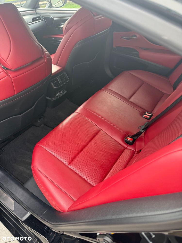 Lexus ES 300h F Sport - 26