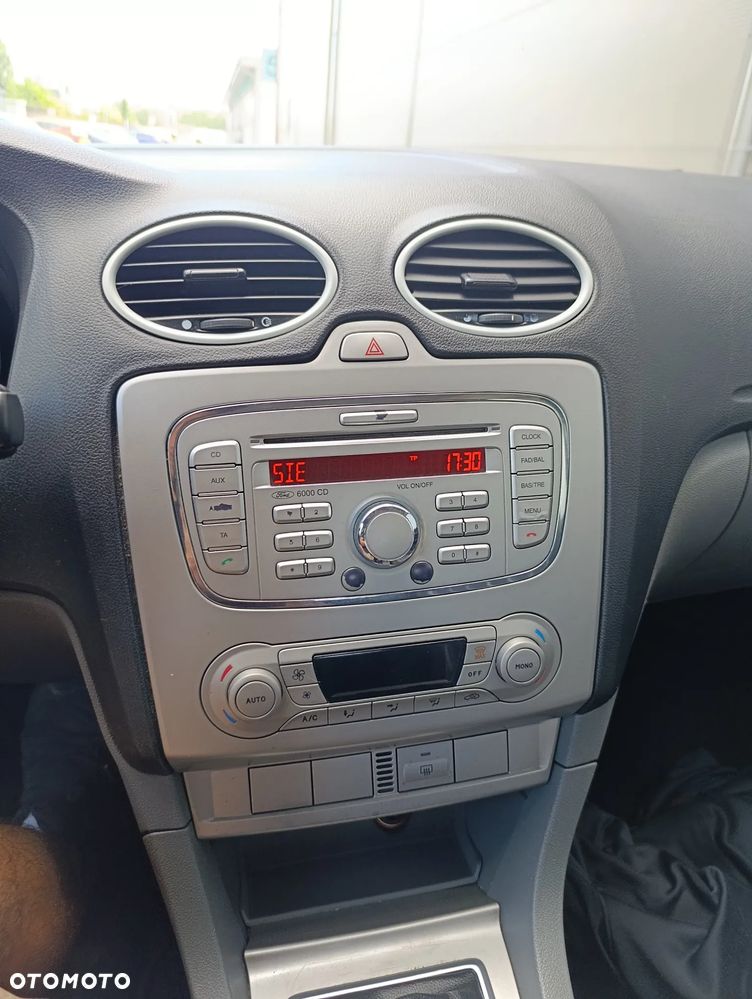 Ford Focus 1.6 16V Style+ - 28