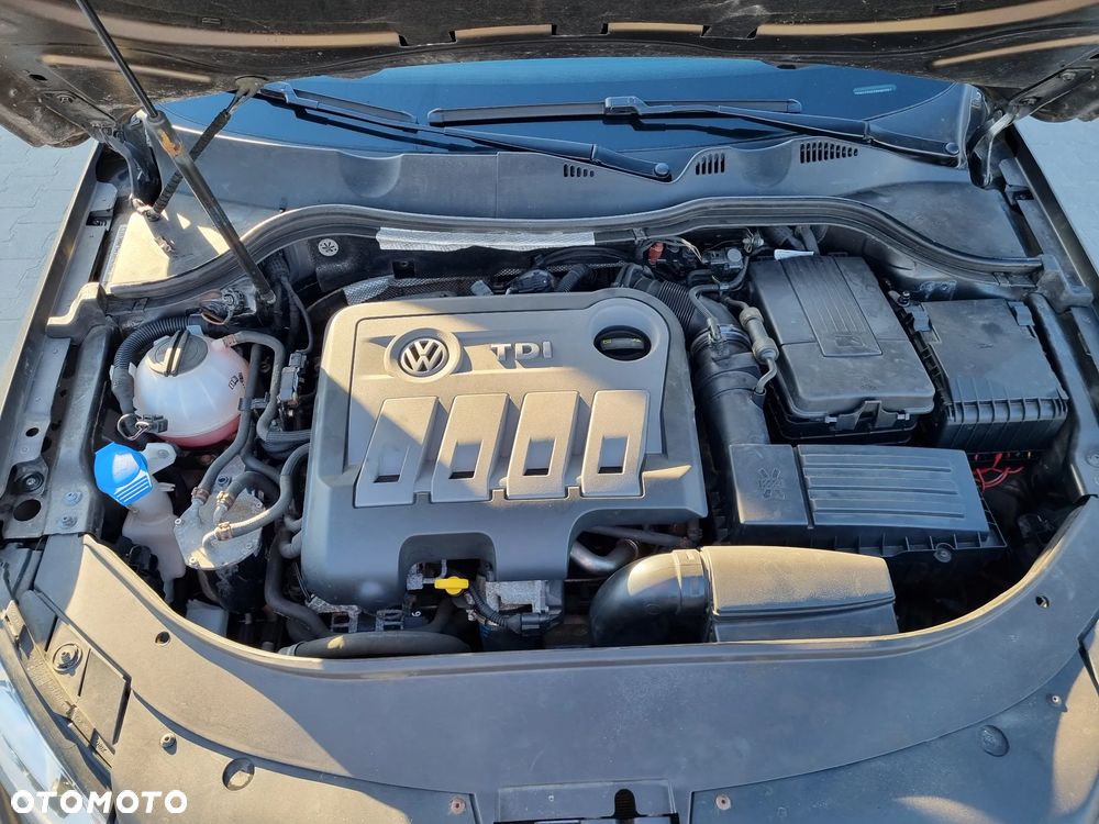 Volkswagen Passat 2.0 TDI Highline - 24