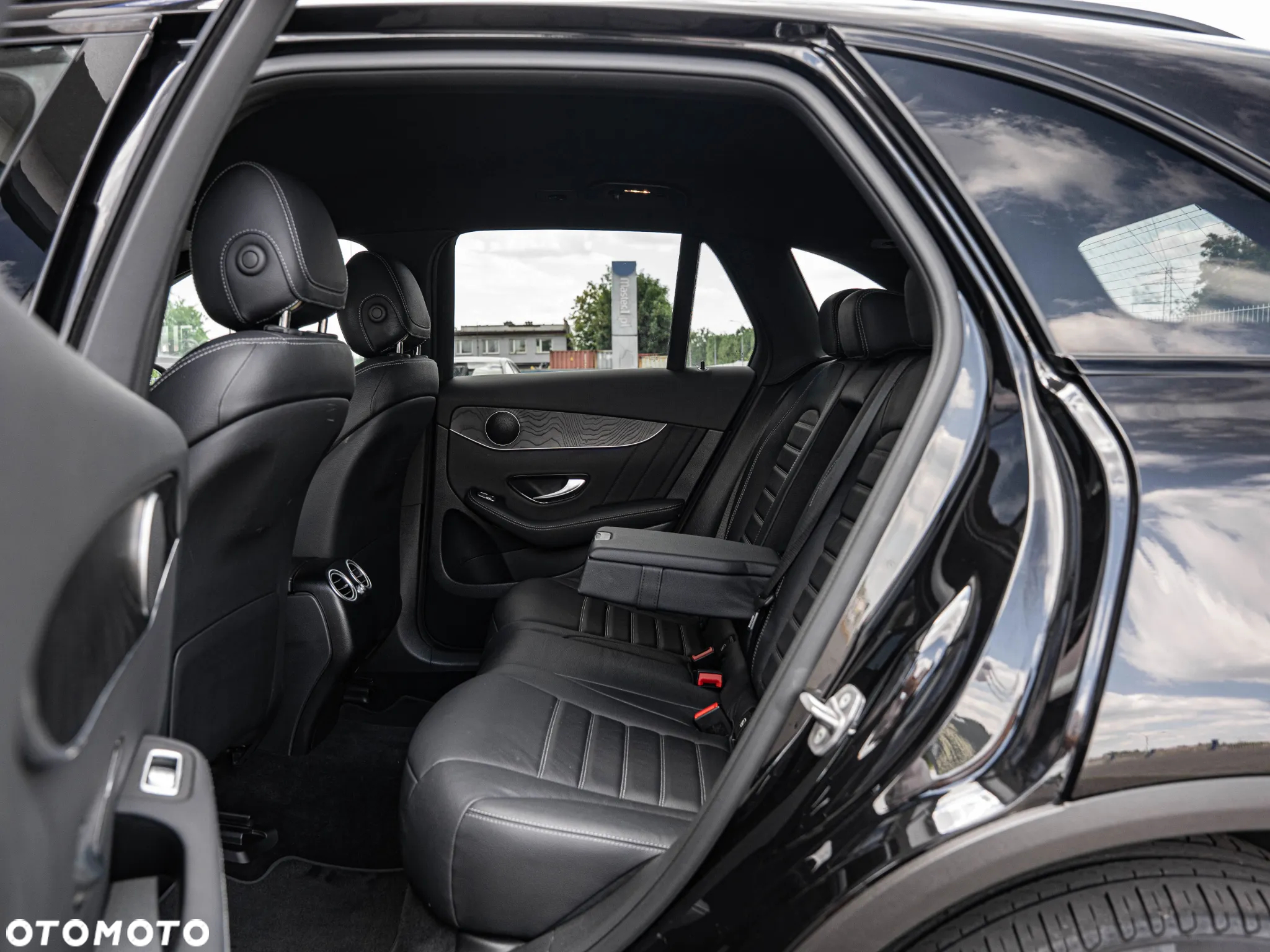 Mercedes-Benz GLC 200 4Matic 9G-TRONIC AMG Line Plus - 30