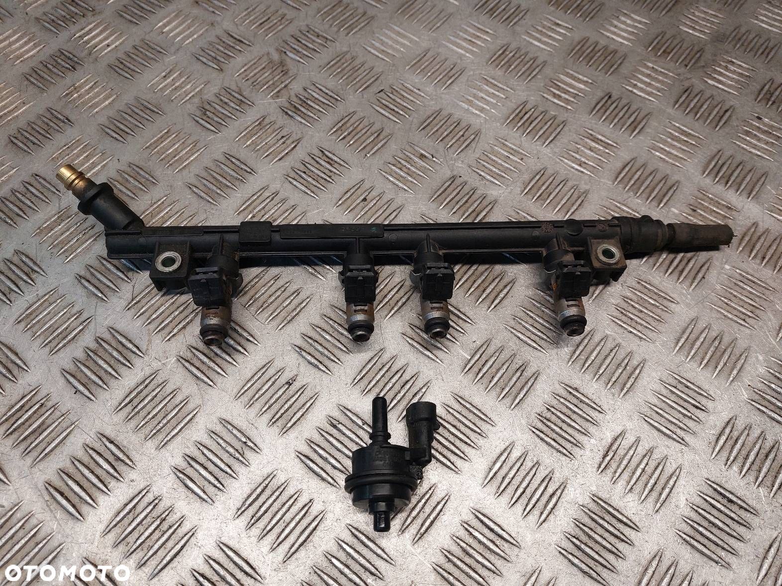 LISTWA WTRYSKOWA FIAT GRANDE PUNTO I 1.4 8V CB261 IWP 160 CK0013770 - 1