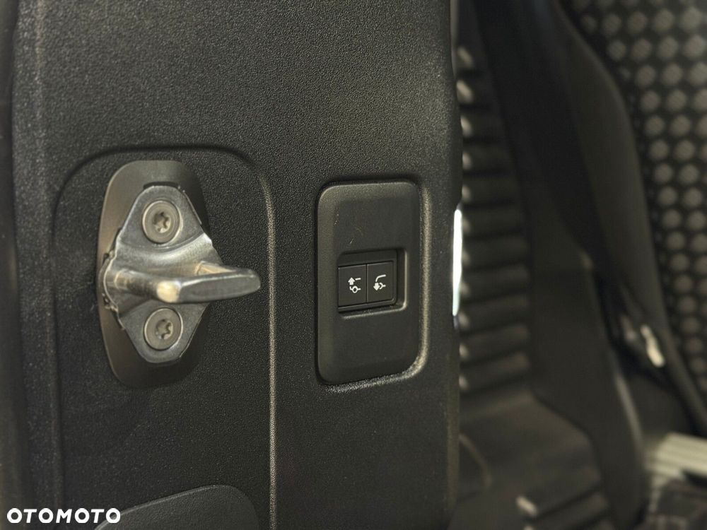 Land Rover Defender - 13