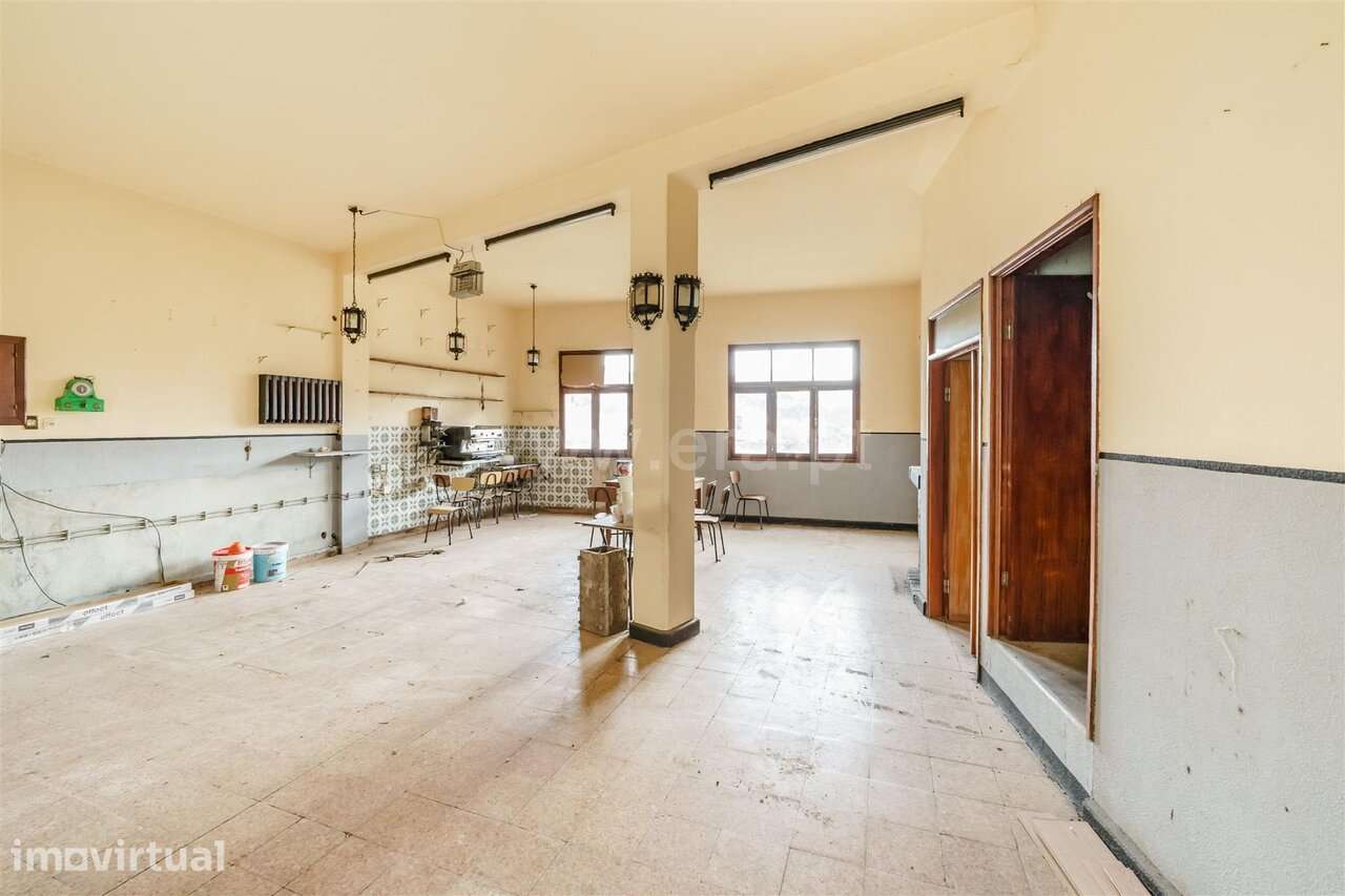 Prédio T4 / Covilhã, Sobral de São Miguel - Grande imagem: 2/19