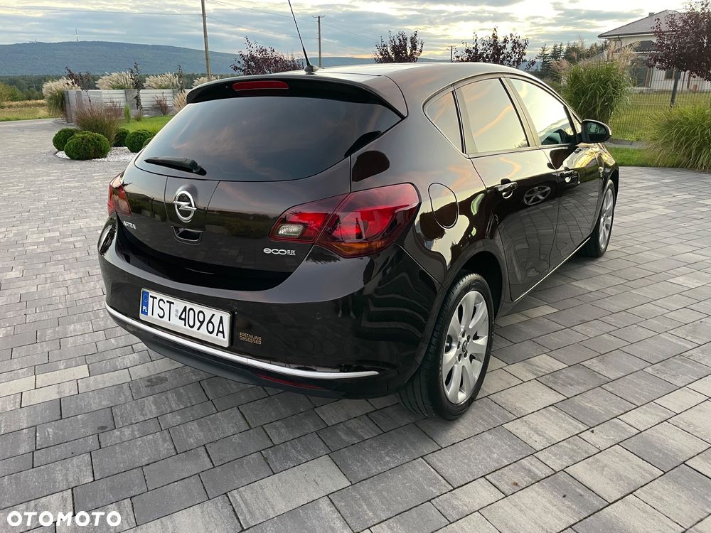 Opel Astra IV 1.4 T Cosmo EU6 - 3