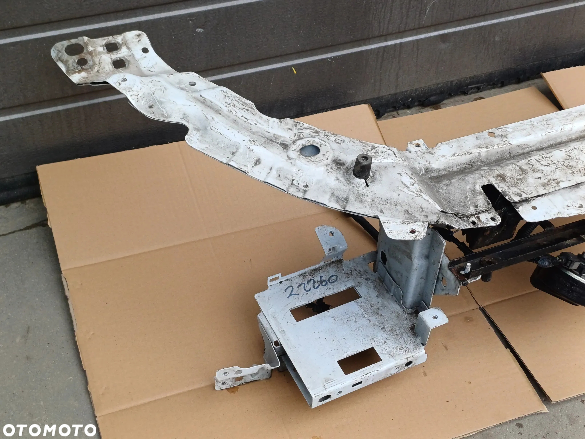 LAND ROVER DISCOVERY SPORT L550 Pas przedni górna część GJ32-19B671-BD - 3