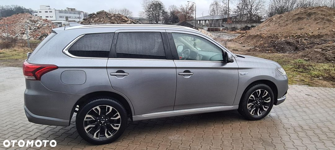 Mitsubishi Outlander 2.0 4WD Plug-In Hybrid Plus - 6