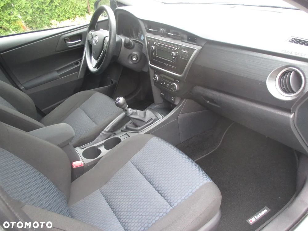 Toyota Auris 1.33 Dual-VVT-i - 10