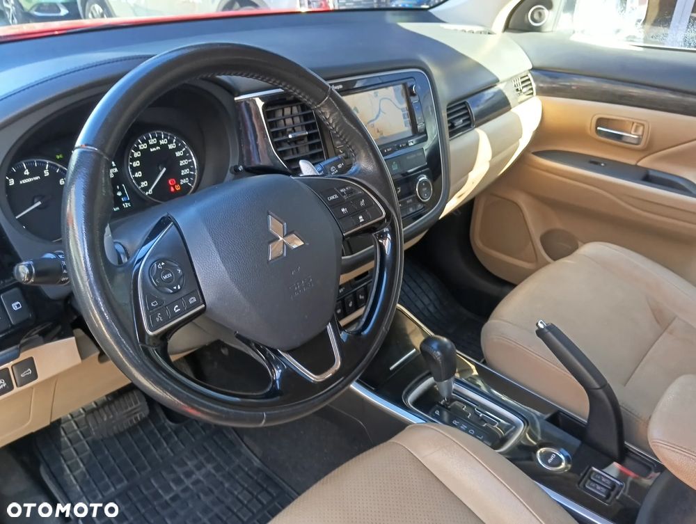 Mitsubishi Outlander 2.0 Intense + Navi 4WD CVT - 8