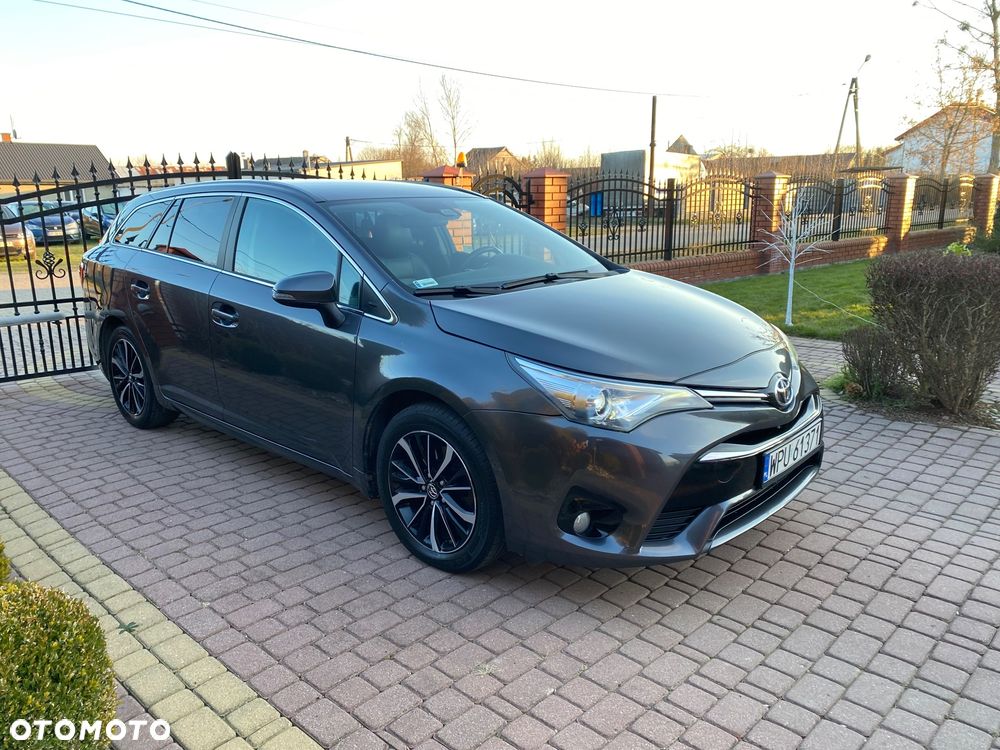 Toyota Avensis 2.0 D-4D Premium - 3