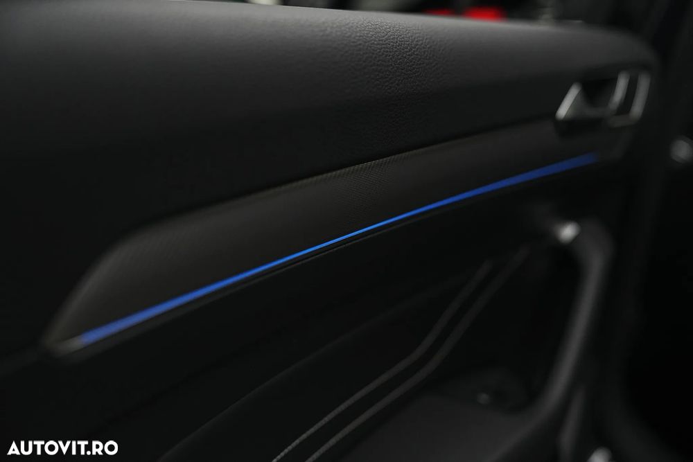 Volkswagen Passat 1.5 TSI ACT DSG R-Line - 30