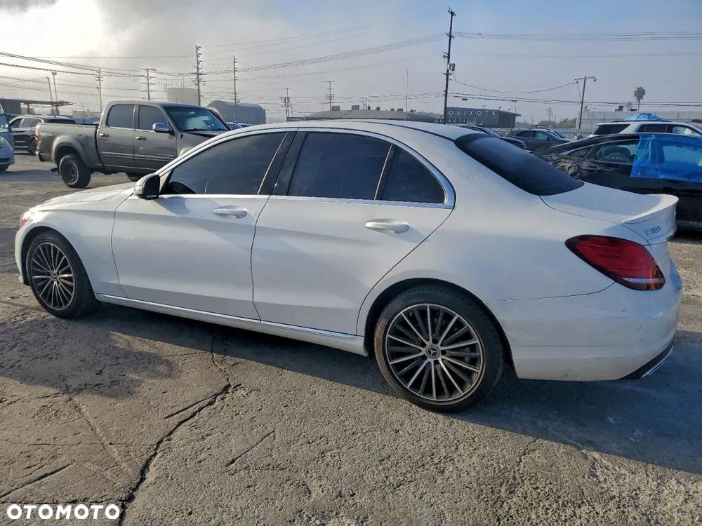 Mercedes-Benz Klasa C 300 4Matic 9G-TRONIC Exclusive - 3