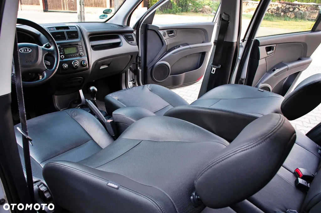 Kia Sportage 2.0 Tour - 34