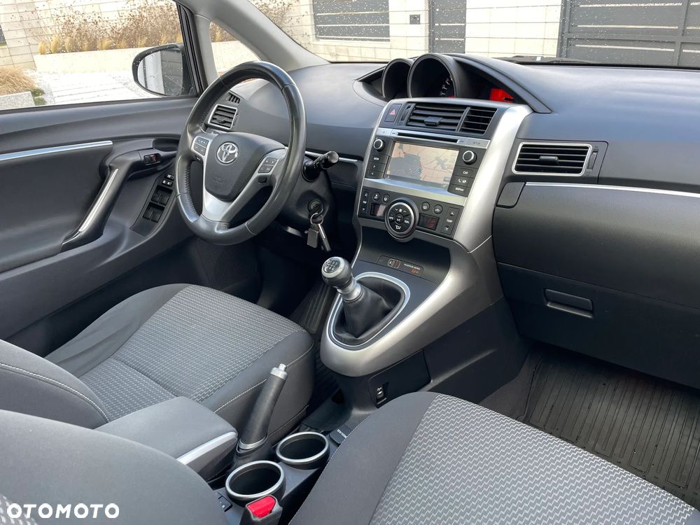 Toyota Verso 1.6 D-4D Prestige - 24
