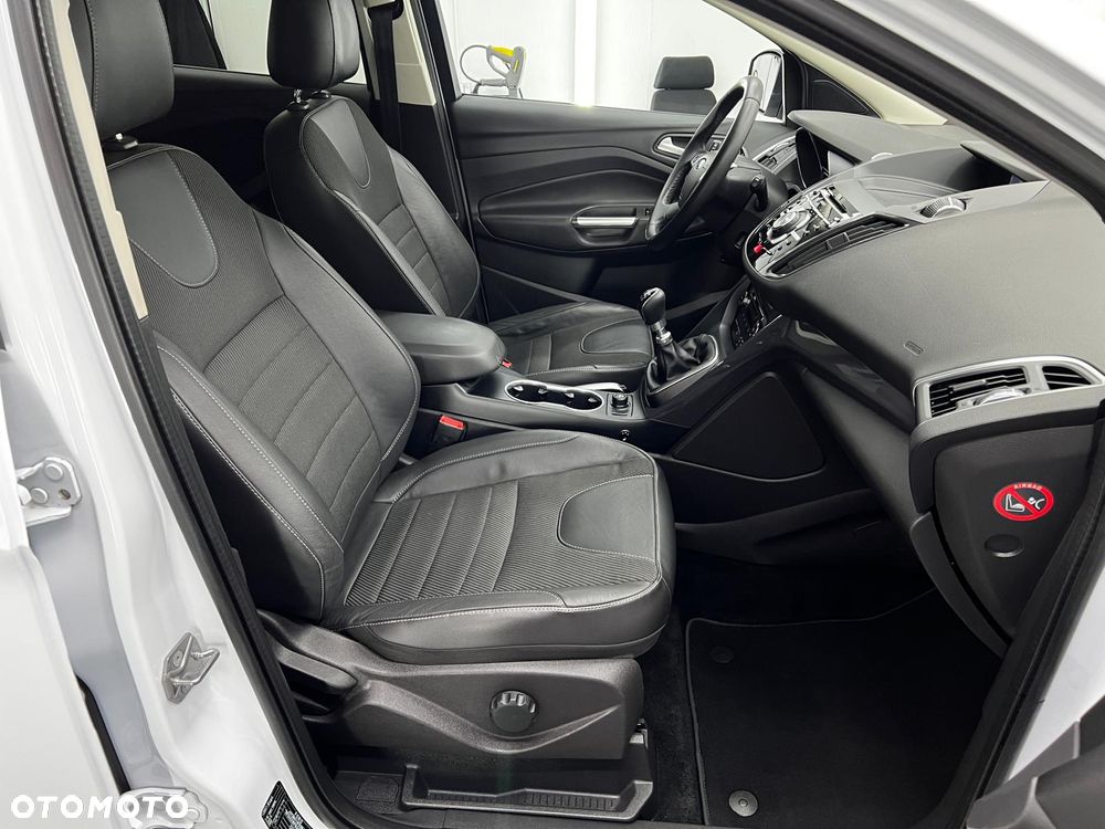 Ford Kuga - 12