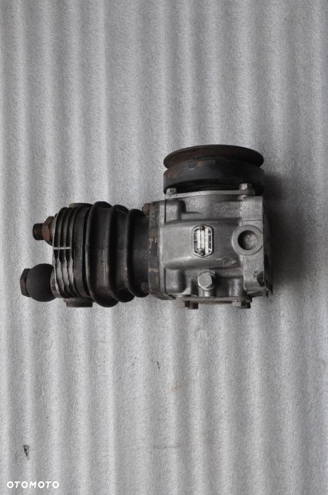 KOMPRESOR SPRĘŻARKA POWIETRZA VALTRA 8550 KNORR NR LK1311