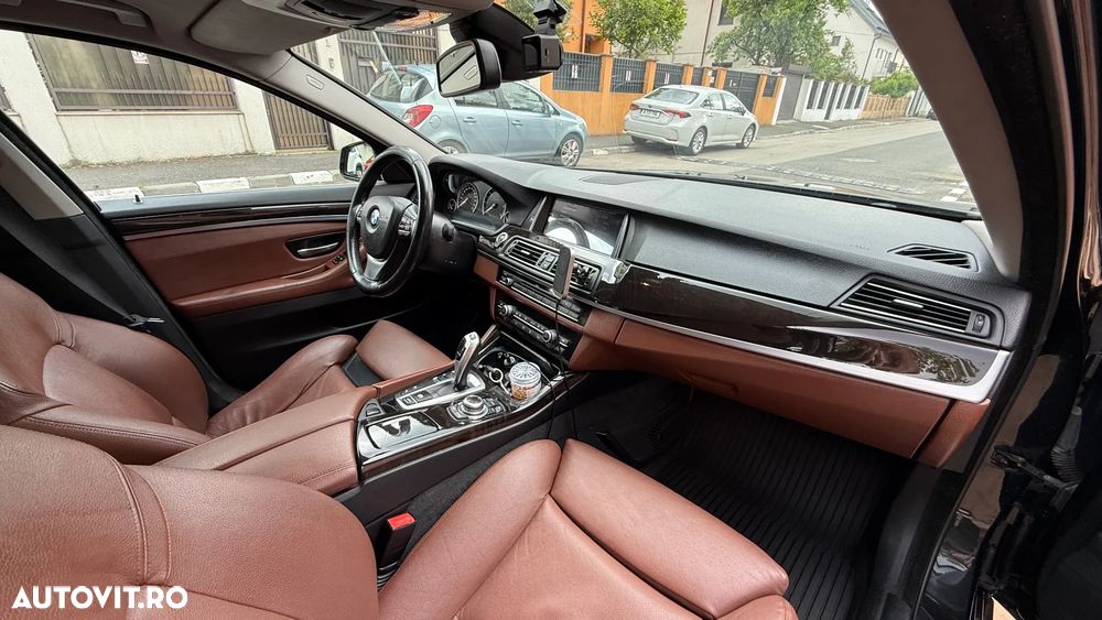 BMW Seria 5 525d xDrive - 10