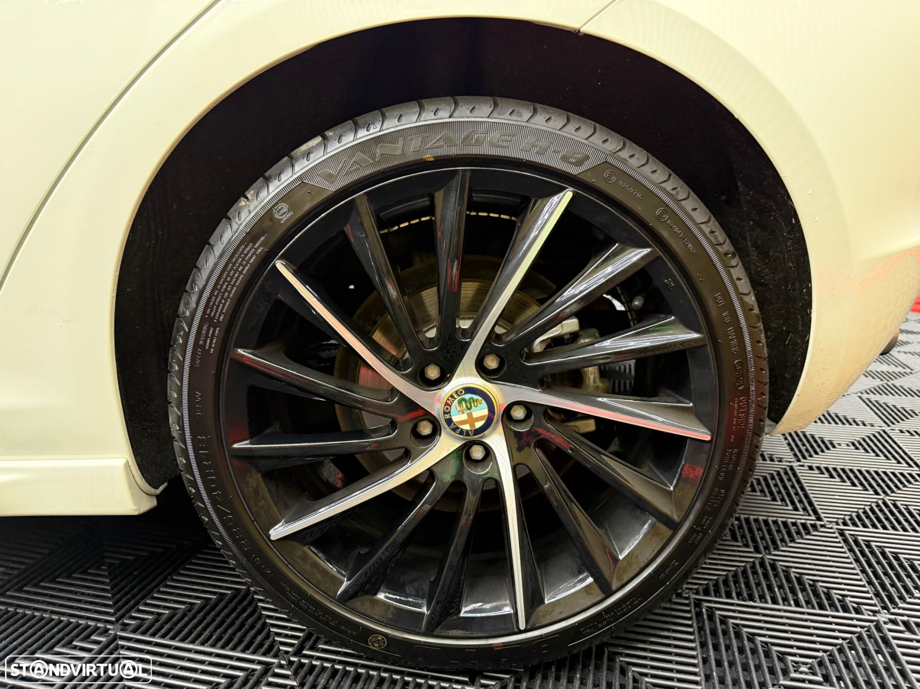 Alfa Romeo Giulietta 2.0 JTDm Distinctive - 19