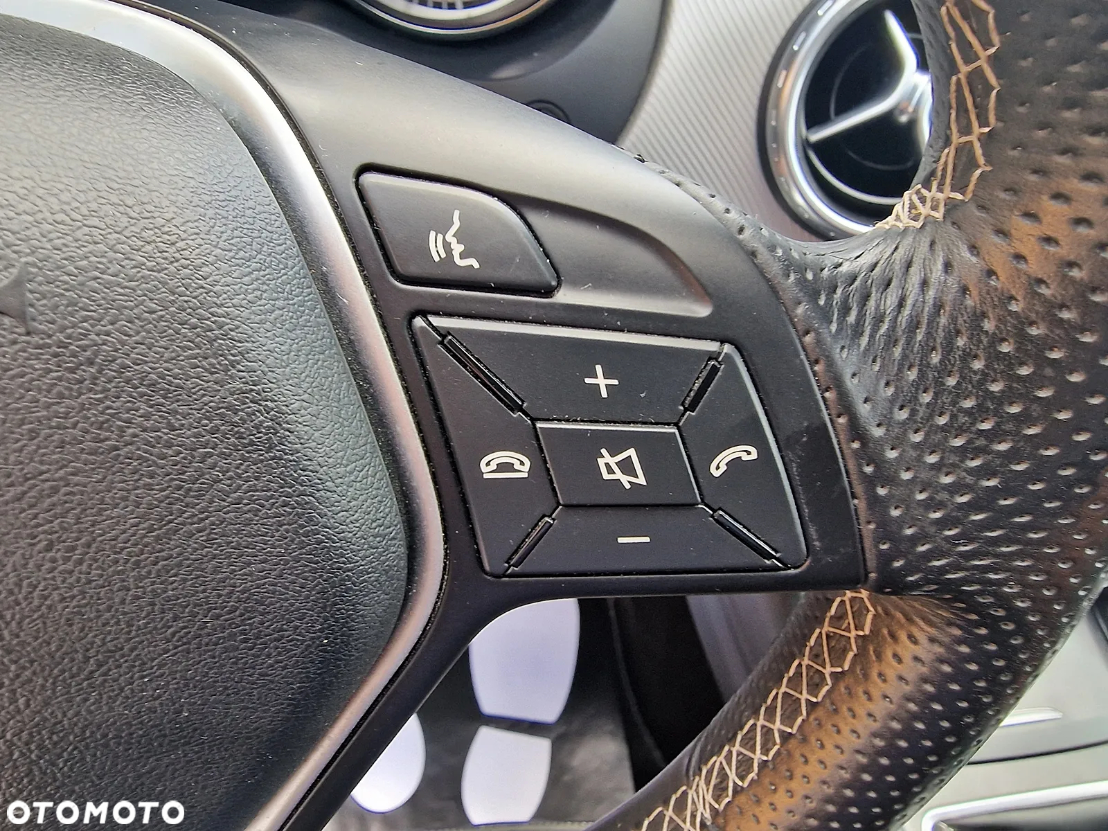 Mercedes-Benz GLA 200 - 16