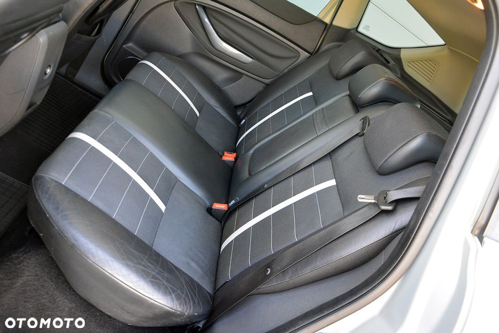 Ford Kuga 2.0 TDCi 2x4 Trend - 27