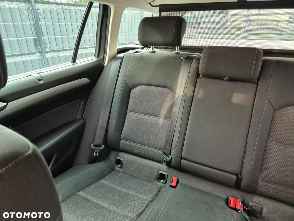 Volkswagen Passat 2.0 TDI (BlueMotion Technology) Highline - 32