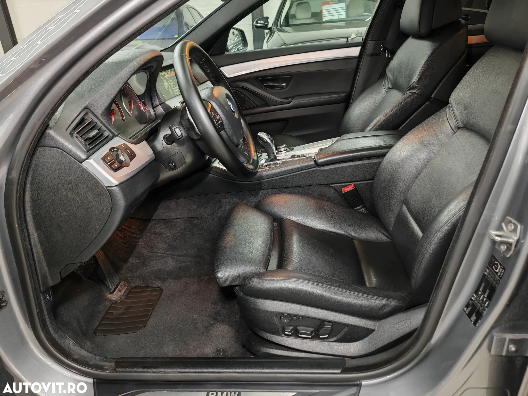 BMW Seria 5 520i Sport-Aut. - 8