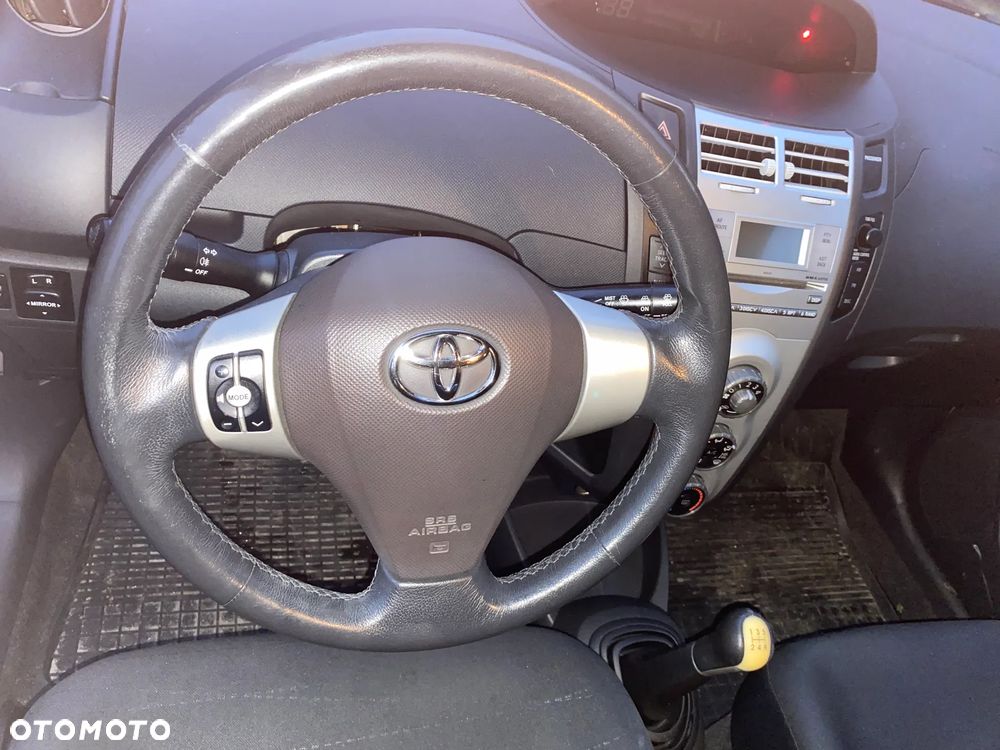 Toyota Yaris 1.0 VVT-i - 15