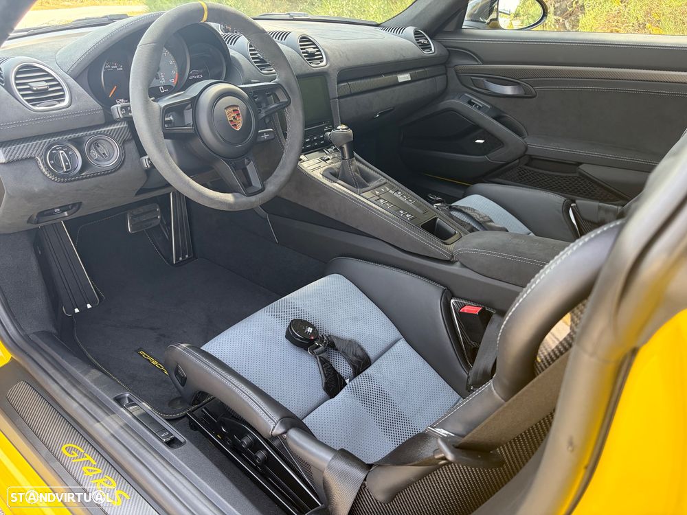 Porsche 718 Cayman GT4 RS - 16