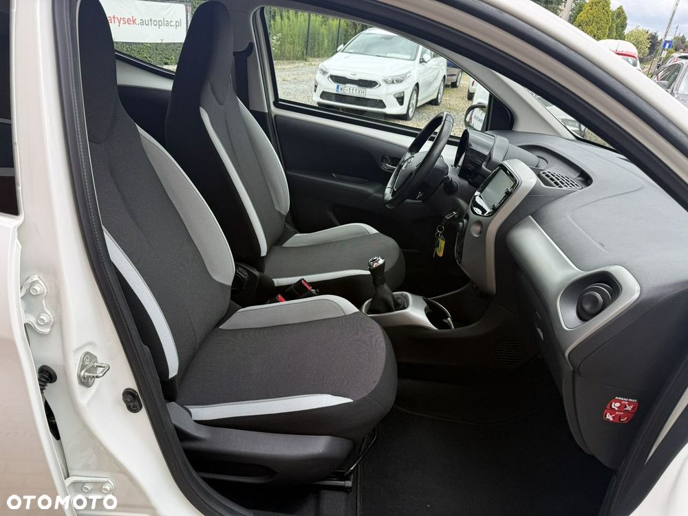 Toyota Aygo x-play touch - 22