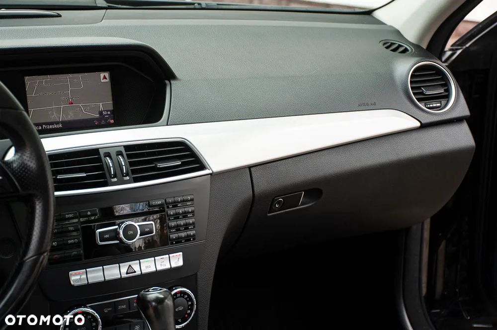 Mercedes-Benz Klasa C 180 BlueEFFICIENCY 7G-TRONIC Avantgarde - 28