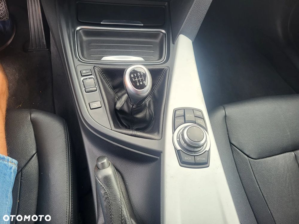 BMW Seria 3 320i Sport Line - 13