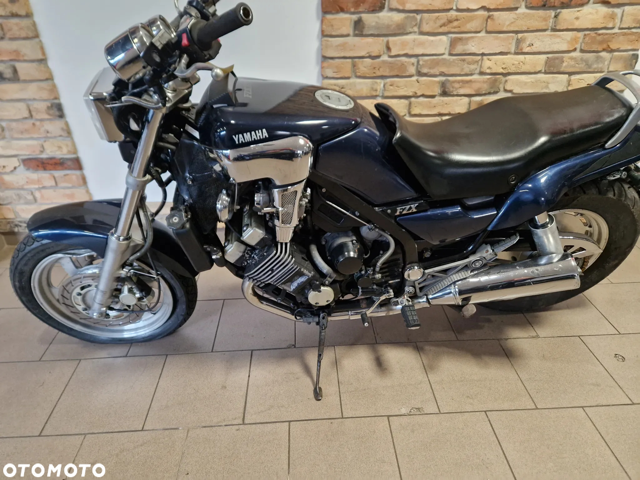 Yamaha FZX - 16