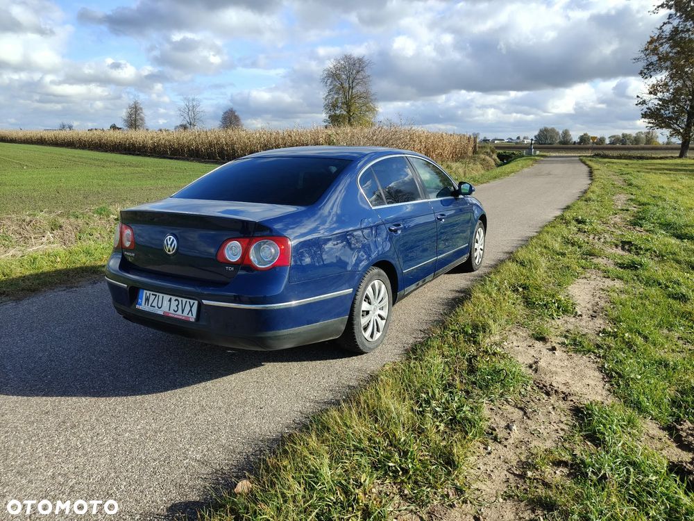 Volkswagen Passat 1.9 TDI Comfortline - 2