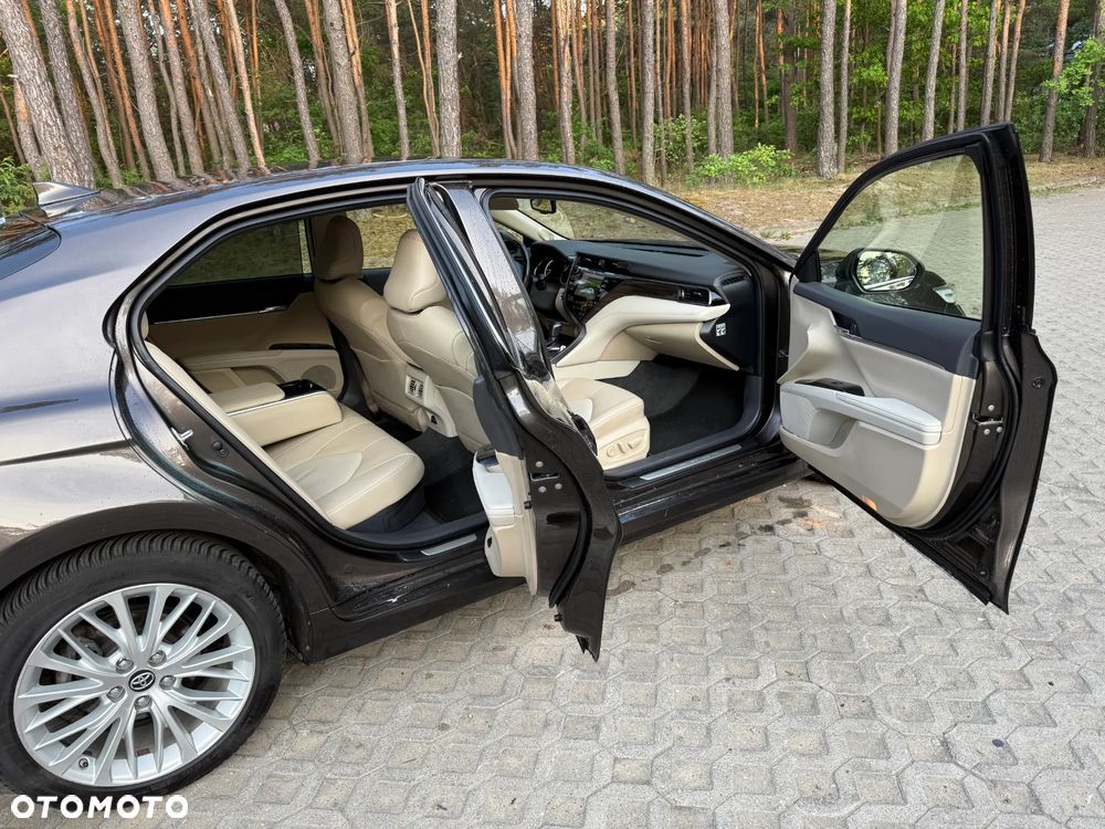 Toyota Camry 2.5 Hybrid Executive CVT - 1