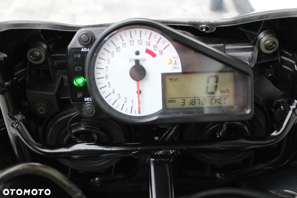 Suzuki GSX-R - 25