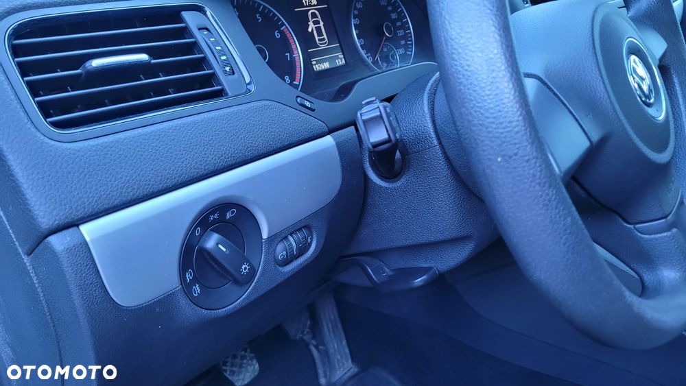 Volkswagen Jetta 1.2 TSI BlueMotion Technology Comfortline - 28