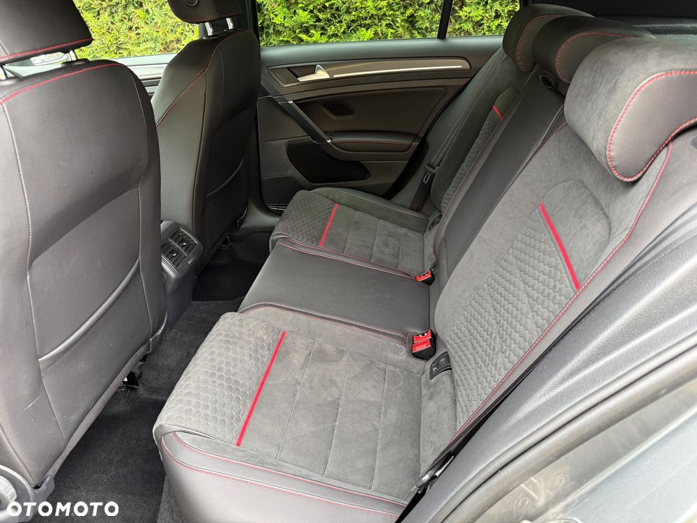 Volkswagen Golf - 18