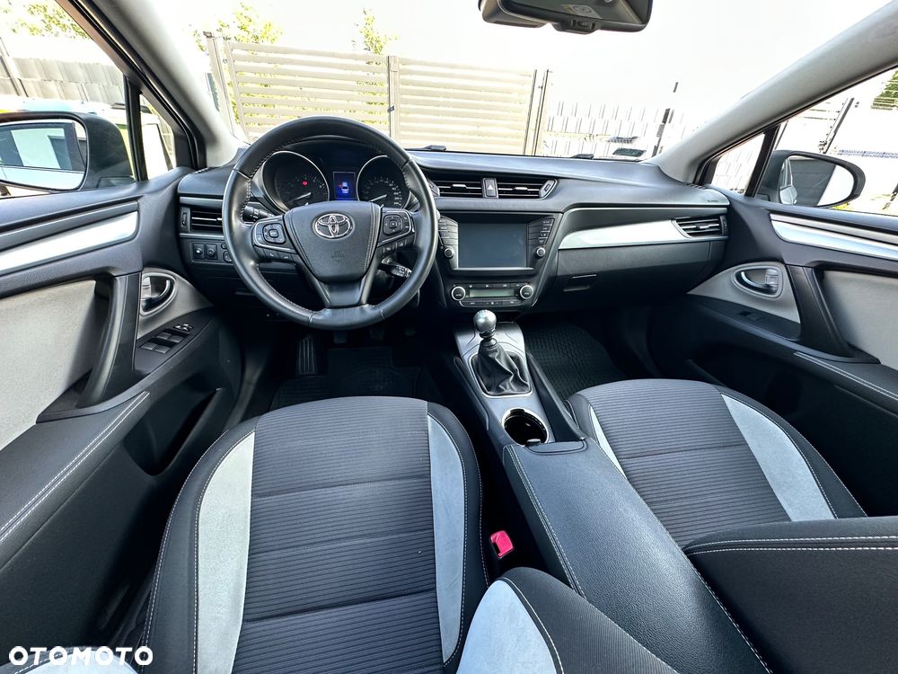 Toyota Avensis 1.8 Active - 20