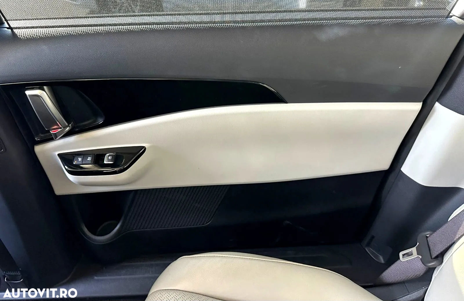Kia Carnival - 35
