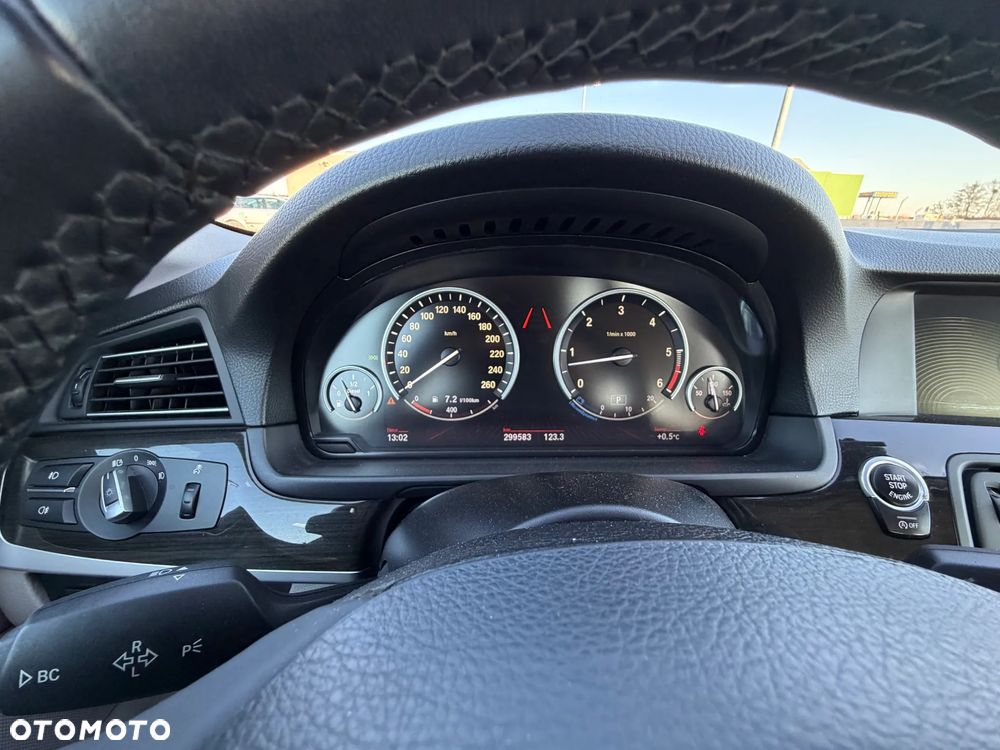 BMW Seria 5 535d xDrive - 22