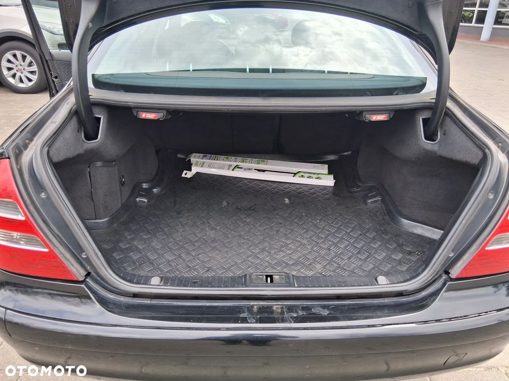 Mercedes-Benz Klasa E 240 4-Matic Classic - 18