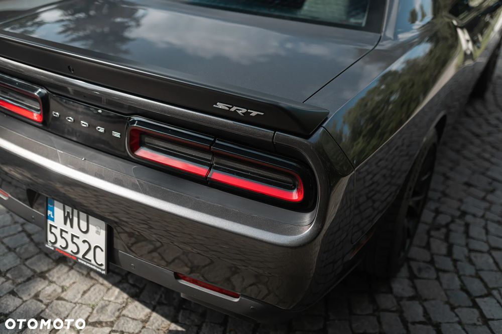 Dodge Challenger - 12