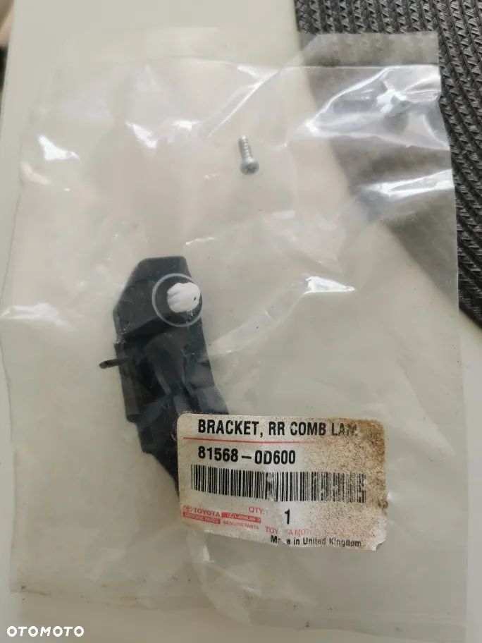 Toyota Yaris ślizg uchwyt lampy 81568-0D00 - 1