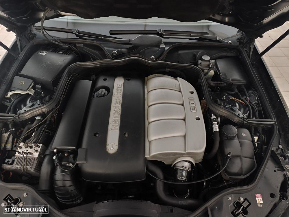 Mercedes-Benz E 220 CDi Avantgarde Aut. - 23