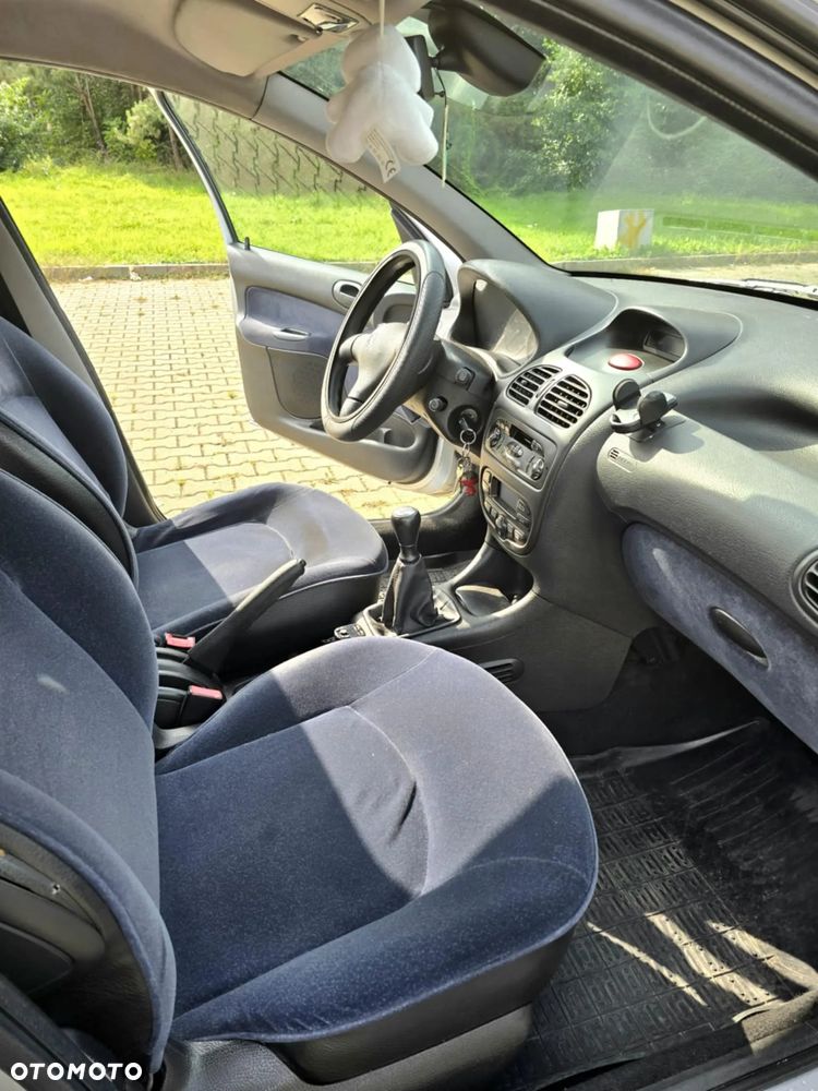 Peugeot 206 - 8