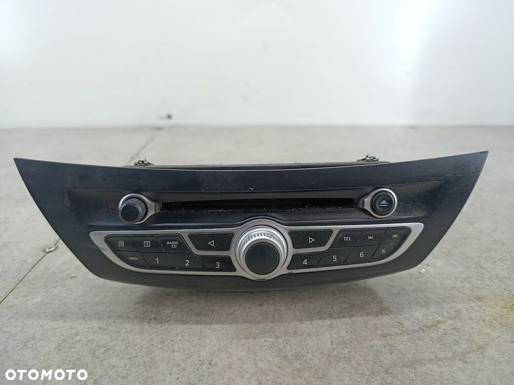 RADIO FABRYCZNE RENAULT LAGUNA III 281156980R 7649018391  BLAUPUNKT - 1