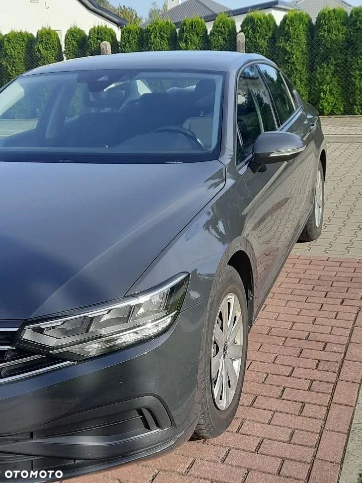 Volkswagen Passat - 1