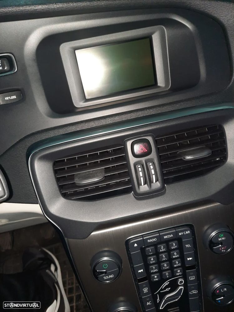 Volvo V40 D2 Momentum - 4