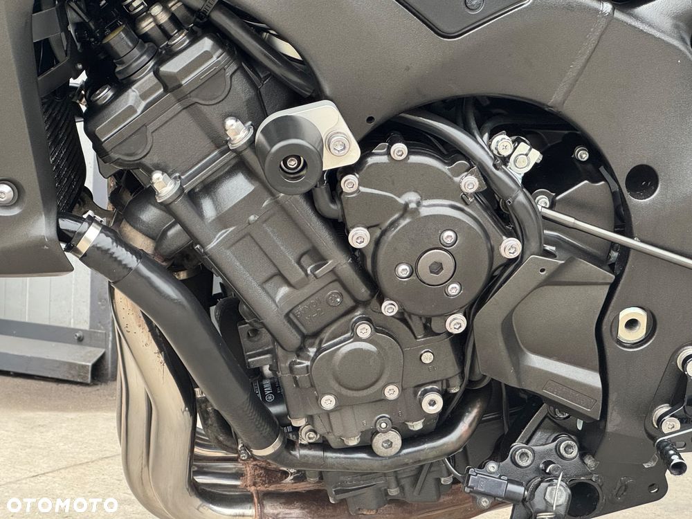 Yamaha FZ - 28
