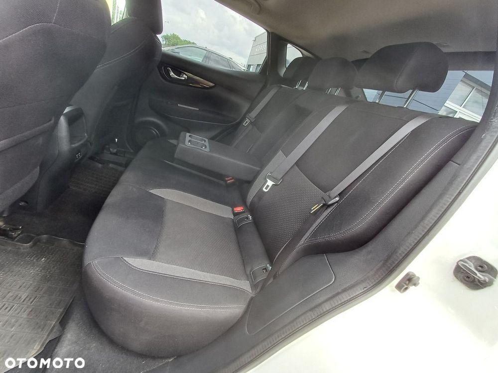 Nissan Qashqai 1.3 DIG-T N-Connecta DCT - 24